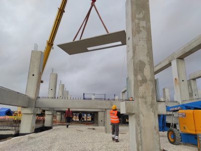 Control building preslabs erection (3)